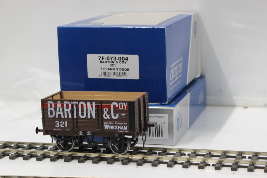 7F-073-004 Barton & Coy 321 7 Plank 3 Doorway - UK Model Railway ...