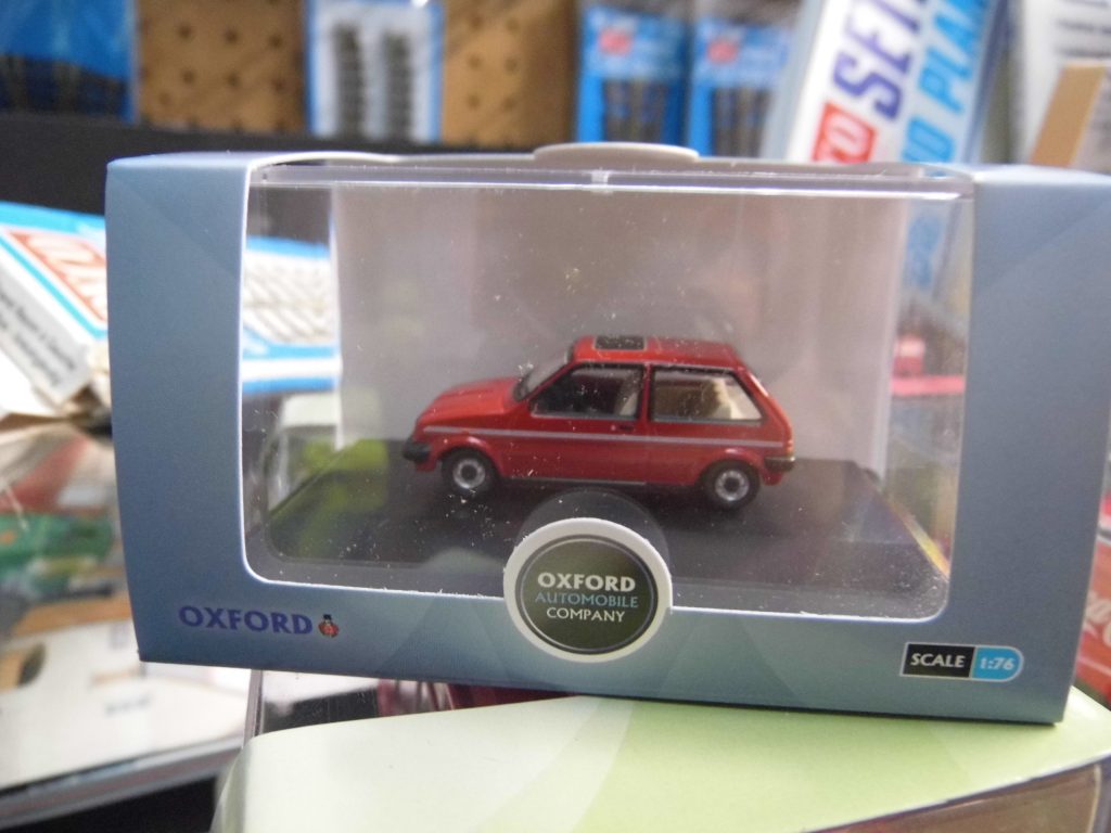 Miniature Austin Mini Metro Emberglow - 1:76 Oxford - Princess Diana - Neuf