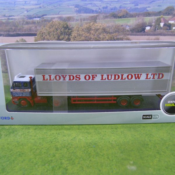 76F88003 Volvo F88 40ft Box Trailer Lloyds of Ludlow