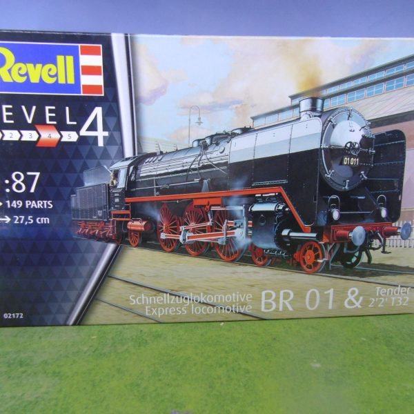 Revell 02172 Schnellzuglokomotive Express Locomotive BR 01 & Tender 2`2`T32