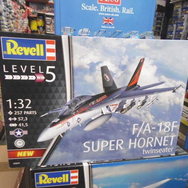 Revell 03847 Boeing F/A-18F Super Hornet Twin Seater