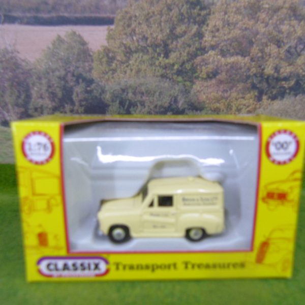 EM76659 AustinA-30Van Brook-agricultural Engineers