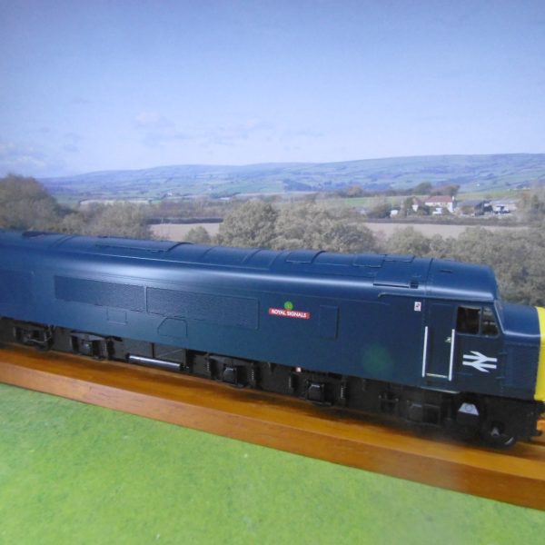 Heljan 4526 BR Blue Class 45/1 45144 Royal Signals (Sealed BeamEnds)