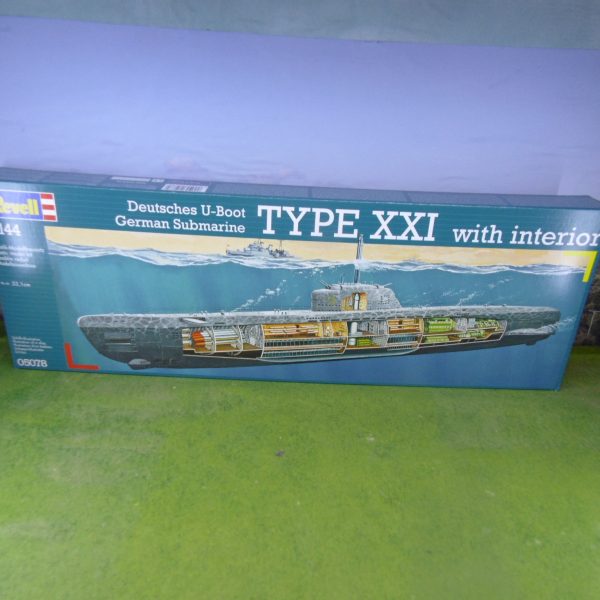Revell 05078 German Submarine Type XXI with interior (1.144)