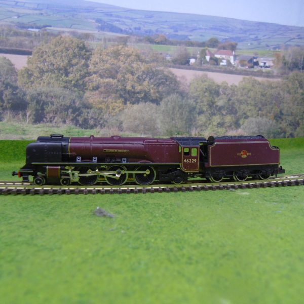Graham Farish 1816 Duchess Class `Duchess of Hamilton` BR Red
