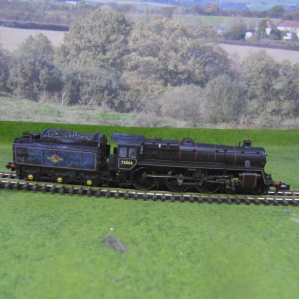 Graham Farish 372-729A BR Standard Class 5MT 73006 BR Lined Black Late Crest