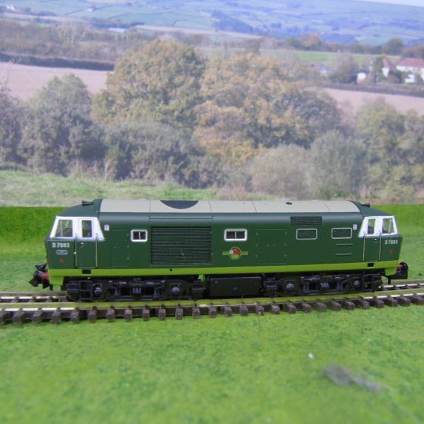Dapol ND-84H Hymek D7083 2 Tone Green With Small Yellow Warning Panel