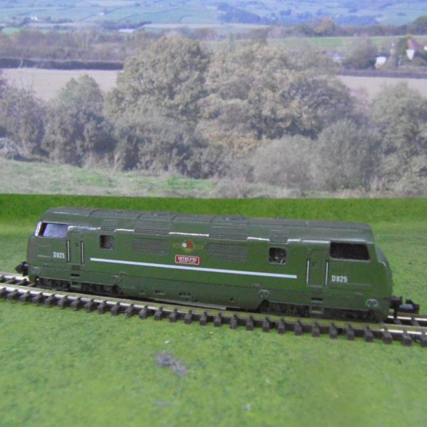 Minitrix N208 N Gauge BR Green Class 42 Warship D825 Intrepid (Un-Boxed)