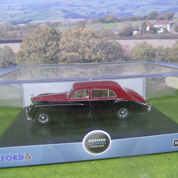 43RRP5004 Rolls Royce Phantom V James Young Claret/Black