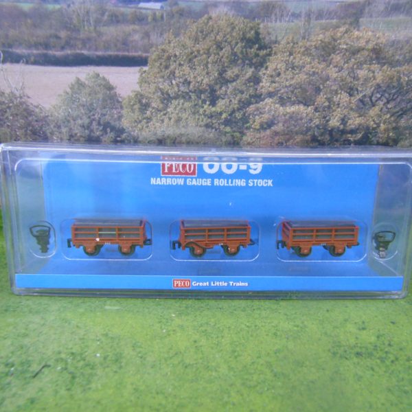 GR-322 2-Ton Slate Wagons, 2 Unbraked+1 Braked Red