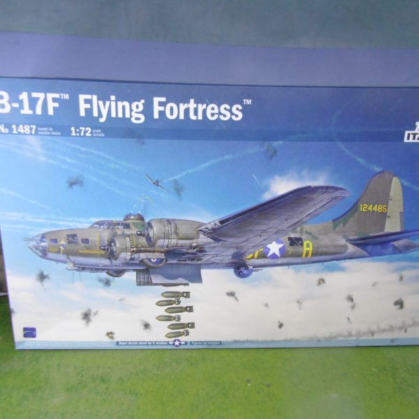 Italeri 1487 B-17F Flying Fortress "Memphis Belle"