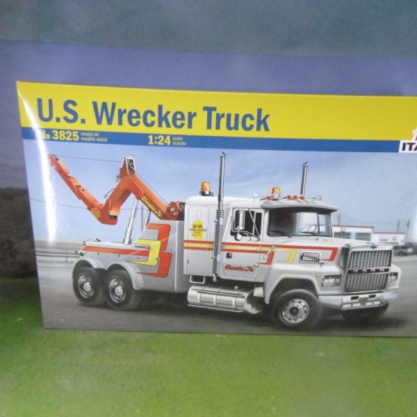 Italeri 3825 U.S.Wrecker Truck