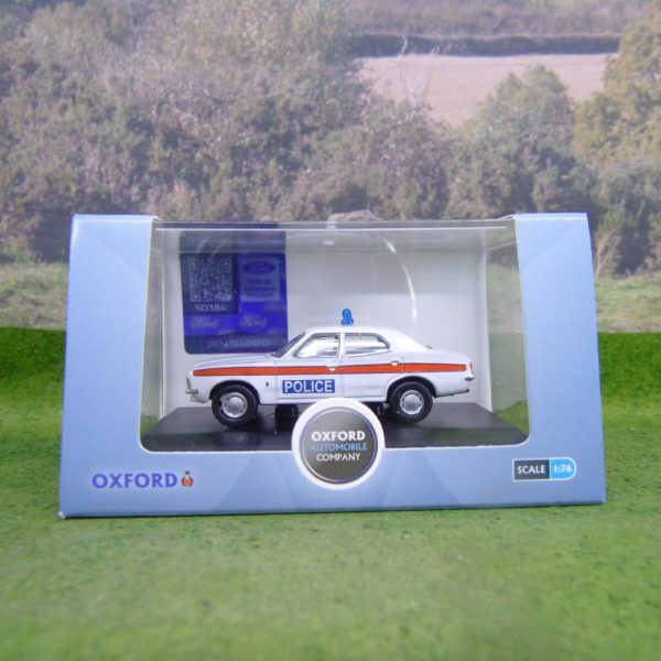 76Cor3004 Police Ford Cortina MkIII